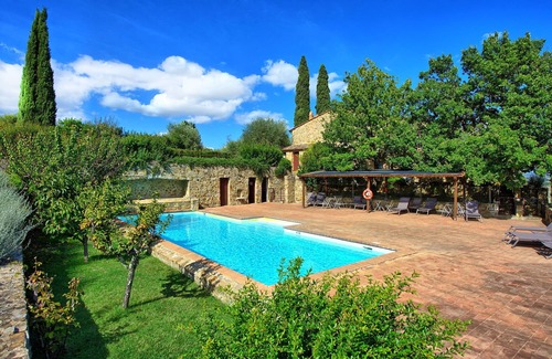 Montalcino Apartment | Cosy apartment for 4 guests with A/C, pool, TV, pets allowed and panoramic view