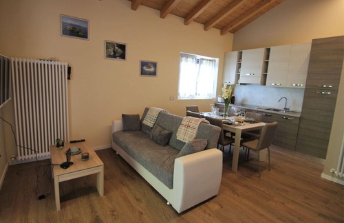 Oggebbio Apartment | Cosy apartment for 4 people with TV, terrace and pets allowed