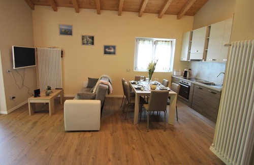 Oggebbio Apartment | Cosy apartment for 4 people with TV, terrace and pets allowed
