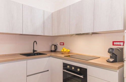 La Caletta Apartment | Cosy apartment for 4 guests with WIFI, A/C, TV, terrace and parking