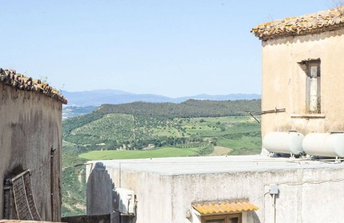 Strongoli Apartment | Cosy apartment for 4 people with WIFI, balcony, pets allowed and panoramic view