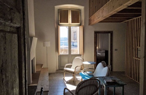 Strongoli Apartment | Cosy apartment for 4 people with WIFI, balcony, pets allowed and panoramic view