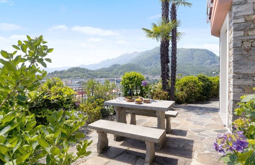Locarno Apartment | Cosy apartment for 4 people with WIFI, A/C, TV, patio, panoramic view and parking