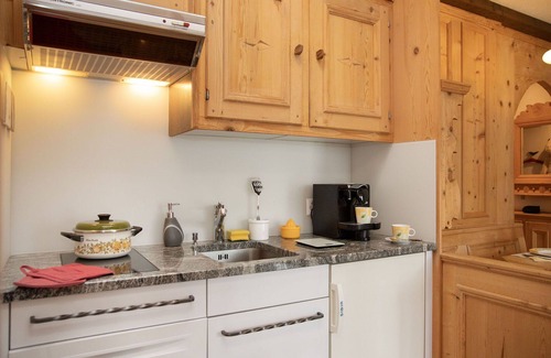 Falera Apartment | Cosy apartment for 4 people with WIFI, pool, TV, patio, pets allowed and panoramic view