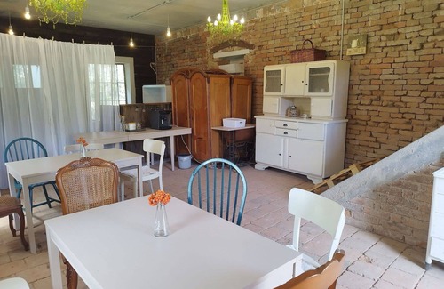 Lukavice Apartment | Cosy apartment for 4 people with pool, WIFI, patio and parking