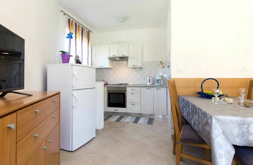 Martina Apartment | Cosy apartment for 4 people with A/C, WIFI, TV and terrace