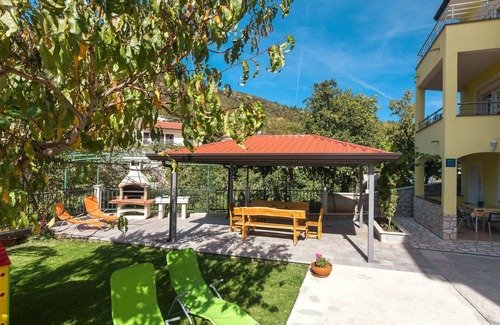 Martina Apartment | Cosy apartment for 4 people with A/C, WIFI, TV and terrace
