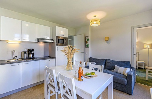 Baden Apartment | Cosy apartment for 4 people with WIFI, pool, TV and balcony