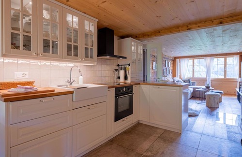 Lenk Apartment | Cosy apartment for 4 people with WIFI, TV, balcony and pets allowed