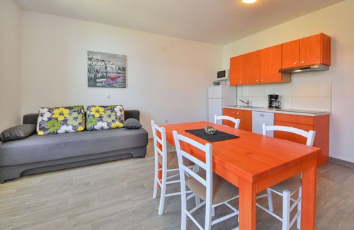 Sveti Juraj Apartment | Cosy apartment for 4 people with WIFI, A/C, TV and balcony