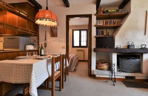 Madesimo Apartment | Cosy apartment for 5 guests with WIFI, TV, terrace and parking