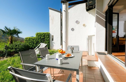 Sonvico Apartment | Cosy apartment for 5 people with pool, WIFI, patio, pets allowed and panoramic view