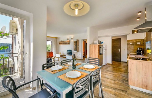 Municipality of Omisalj Apartment | Cosy apartment for 5 people with WIFI, A/C, TV, terrace, pets allowed and parking