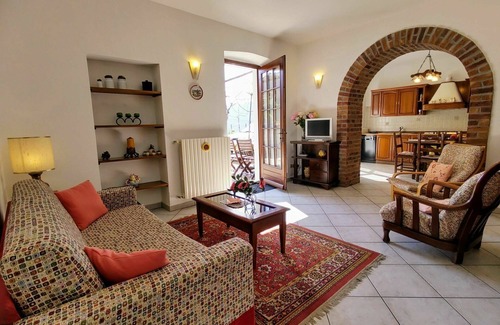 Luino Apartment | Cosy apartment for 5 people with WIFI, TV, terrace and pets allowed