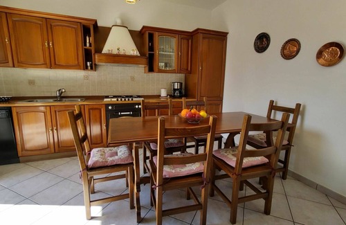 Luino Apartment | Cosy apartment for 5 people with WIFI, TV, terrace and pets allowed