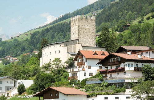 Fliess Apartment | Cosy apartment for 6 guests with WIFI, TV and panoramic view