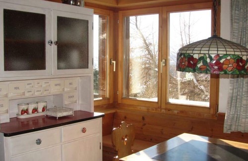 Valbella Apartment | Cosy apartment for 6 guests with WIFI, TV, balcony and pets allowed