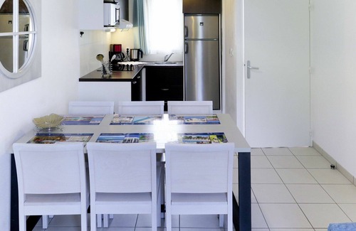 Saint-Palais-sur-Mer Apartment | Cosy apartment for 6 guests with pool, hot tub, WIFI, TV, balcony and pets allowed