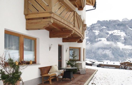 Hippach Apartment | Cosy apartment for 6 guests with WIFI, TV, terrace and parking