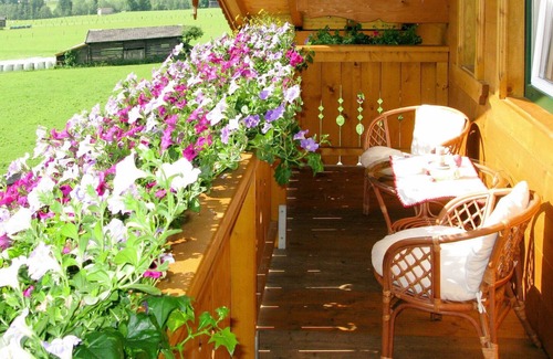 Leogang Apartment | Cosy apartment for 6 guests with WIFI, pool, TV, terrace and parking