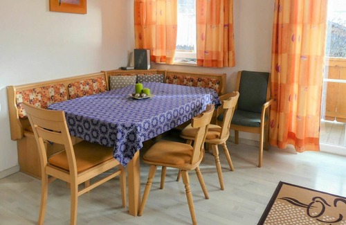 Leogang Apartment | Cosy apartment for 6 guests with WIFI, pool, TV, terrace and parking