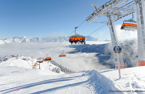 Leogang Apartment | Cosy apartment for 6 guests with WIFI, pool, TV, terrace and parking