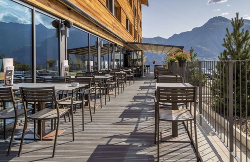 Vercorin Apartment | Cosy apartment for 6 guests with hot tub, WIFI, TV, pets allowed and parking