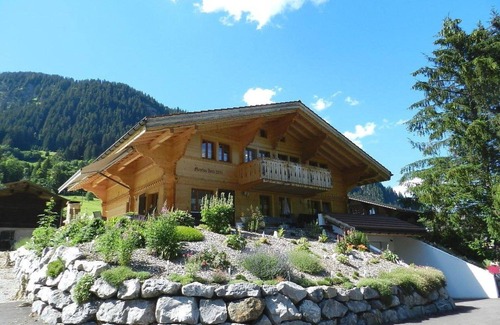 Gsteig Apartment | Cosy apartment for 6 guests with WIFI, balcony and pets allowed