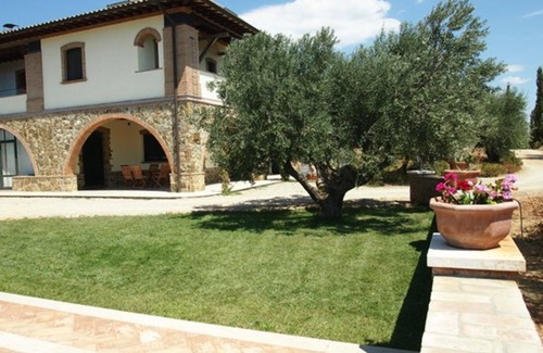 Follonica Apartment | Cosy apartment for 6 people with TV, patio, panoramic view and parking