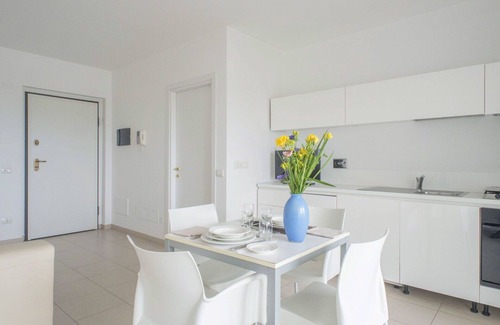 San Salvo Marina Apartment | Cosy apartment for 6 people with pool, A/C, WIFI, TV, patio and pets allowed