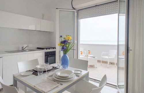 San Salvo Marina Apartment | Cosy apartment for 6 people with pool, A/C, WIFI, TV, patio and pets allowed
