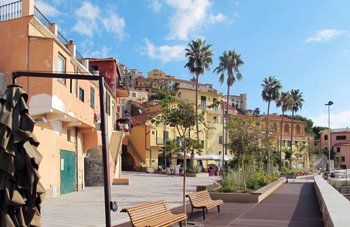 Costa dʼOneglia Apartment | Cosy apartment for 6 people with A/C, WIFI, TV, patio, pets allowed, panoramic view and parking
