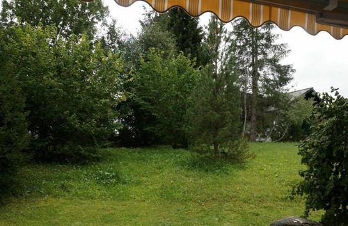 Saanenmoeser Apartment | Cosy apartment for 6 people with WIFI, TV, balcony, pets allowed and parking