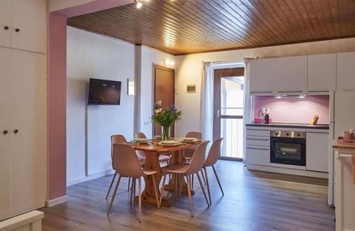 Claino Con Osteno Apartment | Cosy apartment for 6 people with WIFI, TV, pets allowed and parking