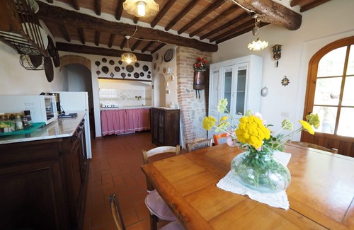 San Gimignano Apartment | Cosy apartment for 6 people with WIFI, pool and panoramic view, close to San Gimignano