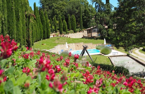 San Gimignano Apartment | Cosy apartment for 6 people with WIFI, pool, panoramic view and parking, close to San Gimignano