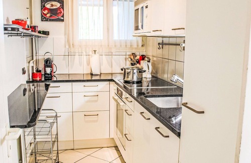 Davos-Dorf Apartment | Cosy apartment for 6 people with pool, WIFI, TV, balcony and parking