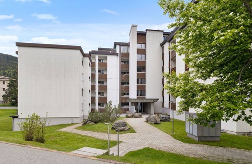 Davos-Dorf Apartment | Cosy apartment for 6 people with pool, WIFI, TV, balcony and parking