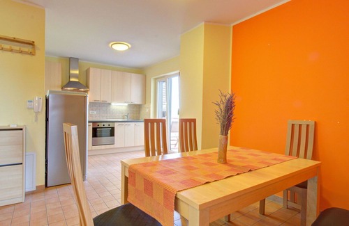 Truske Apartment | Cosy apartment for 6 people with WIFI, A/C, pool, balcony, pets allowed and panoramic view