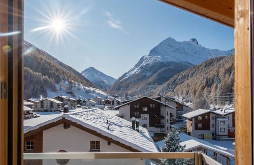 Saas Grund Apartment | Cosy apartment for 7 guests with WIFI, TV, balcony and pets allowed