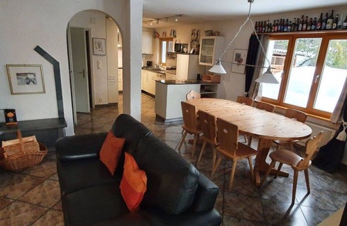 Valbella Apartment | Cosy apartment for 7 guests with WIFI, TV, balcony and pets allowed