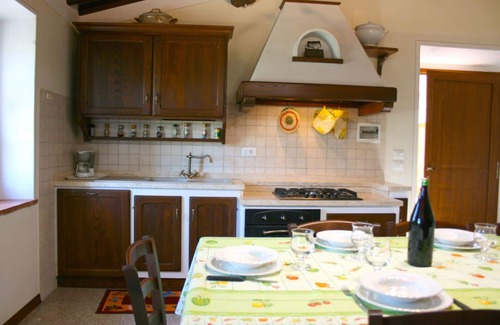 Monte San Savino Apartment | Cosy apartment for 7 people with WIFI and TV, close to Arezzo