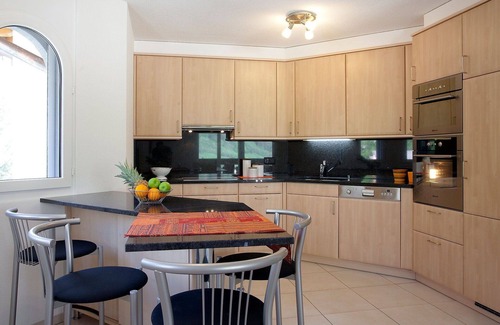 Leukerbad Apartment | Cosy apartment for 8 guests with WIFI, hot tub, TV and balcony