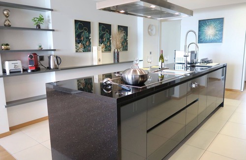 Montreux Apartment | Cosy apartment for 8 guests with pool, WIFI, TV, balcony and panoramic view