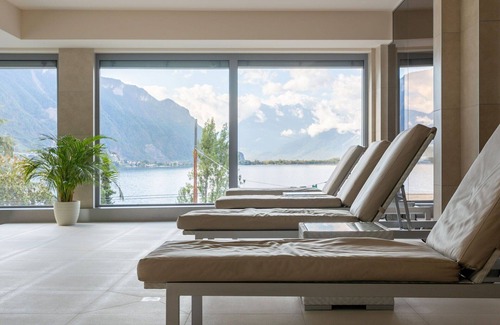 Montreux Apartment | Cosy apartment for 8 guests with pool, WIFI, TV, balcony and panoramic view