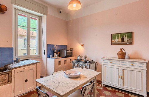 Azzano Apartment | Cosy apartment for 8 people with A/C, WIFI, TV, patio and parking