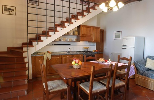 Montaione Apartment | Cosy apartment for 8 people with A/C, pool, WIFI, TV and pets allowed, close to San Gimignano