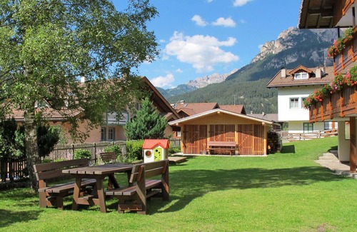 Campestrin Apartment | Cosy apartment for 8 people with WIFI, TV, balcony, pets allowed and parking