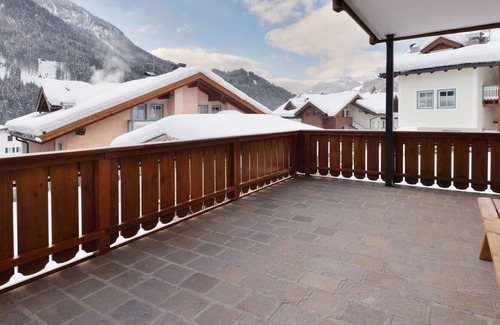 Campestrin Apartment | Cosy apartment for 8 people with WIFI, TV, balcony, pets allowed and parking