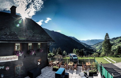 Donnersbach Apartment | Cosy apartment for 6 guests with WIFI, TV, patio, pets allowed and parking